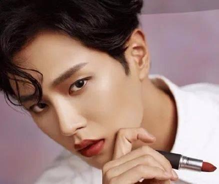 男明星都用什么化妆品,揭秘男明星常用化妆品